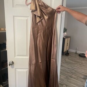 Elegant Bronze/Metalic rose gold One-Shoulder Gown. Ralph Lauren